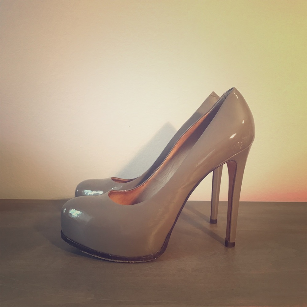 Pour La Victoire Irina patent leather pump